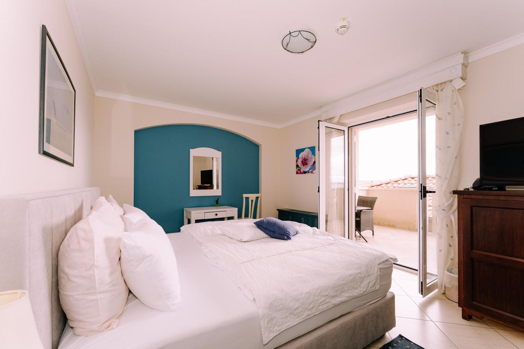 Abalone Hotel